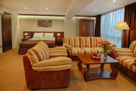 Джуниор Сюит