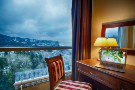 Джуниор Сюит