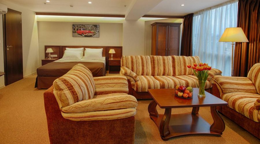 Джуниор Сюит