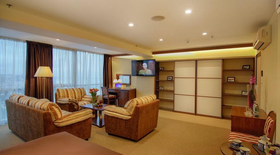 Джуниор Сюит