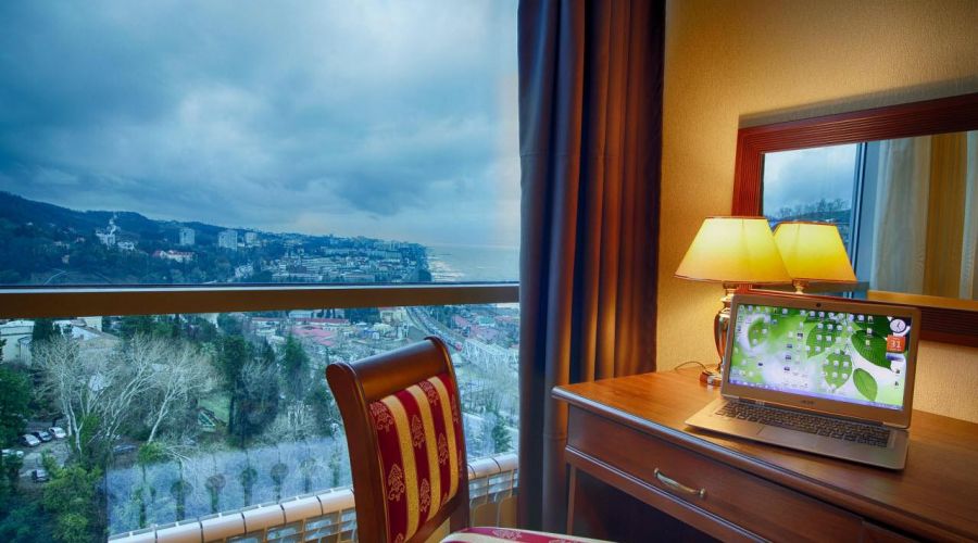 Джуниор Сюит